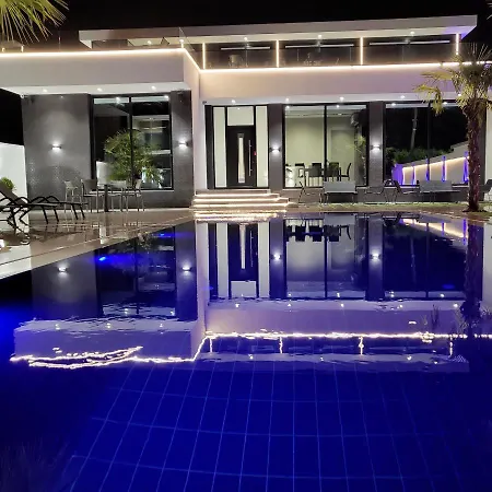 Villa La Mirage *